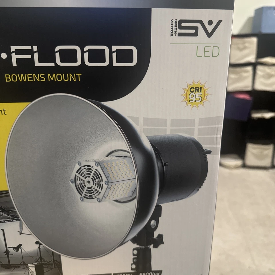 Smith-Victor LED Cine-Flood 1500 with Bowens Mount (150W) - Image 3 of 4