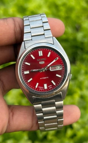 Vintage Seiko 5 Automatic 7009 Movement Red Dail watch Day/Date