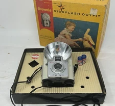 Vintage Kodak Brownie Starflash Camera Outfit With Original Box - 1957 - 1965