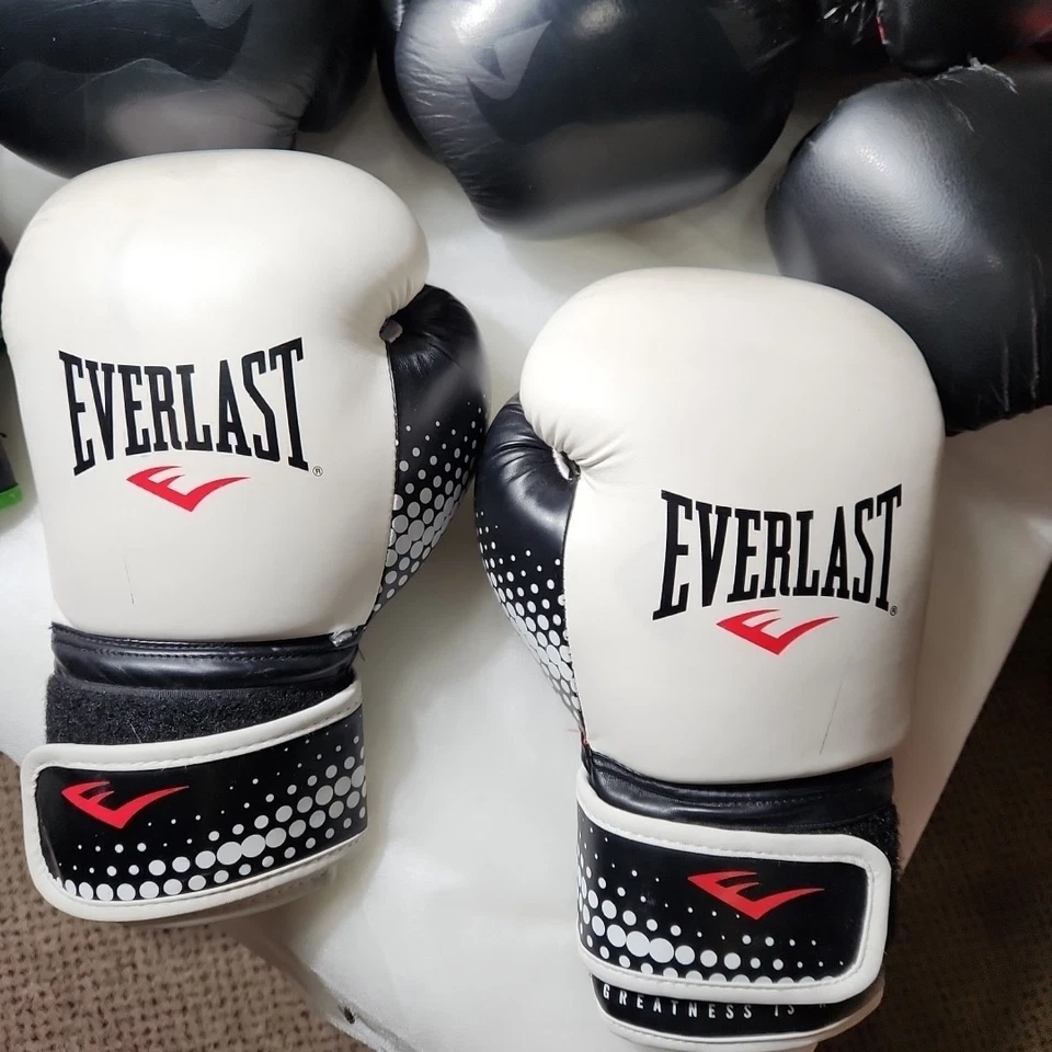 Guantes de boxeo. Venom 16oz. Pro Force 12oz. Everlast 12 Oz. Century 6oz. Paquete Foto 4 de 4