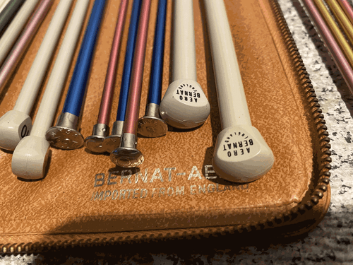 Large lot of 36 Knitting Needles in nice case- many sizes and brands look! - Picture 5 of 8