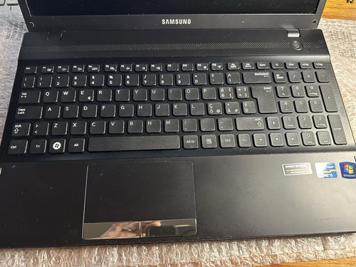 Samsung NP300V5A Laptop Core i5-2,4GHz, HDD 640GB 8GB DDR3 Win 10, Office - Foto 5 di 24