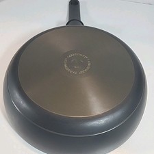 Farberware 10 inch Q20T Black Frying Pan Skil...