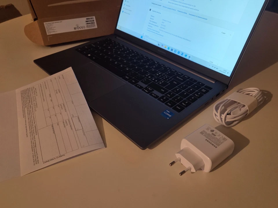 Samsung Galaxy Book 4 15.6" i3‑1315U 8GB 256GB SSD Gray Win11, pari al nuovo - Immagine 2 di 4