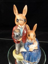 ROYAL DOULTON BUNNYKINS "FAMILY PHOTOGRAPH" DB1