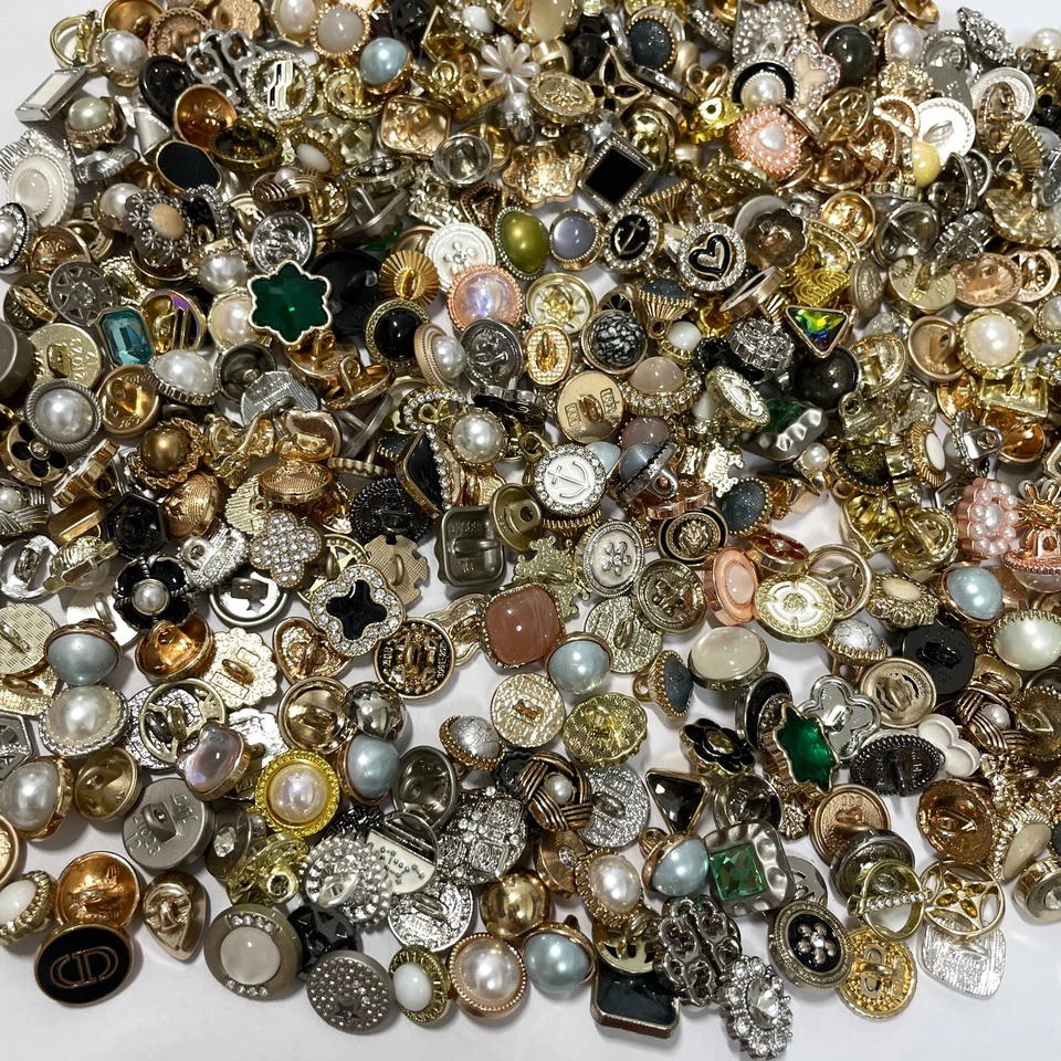 Vintage now Estate Sale Buttons 50p Lot Various Sizes Shapes Colors Types Usable - Image 3 of 4