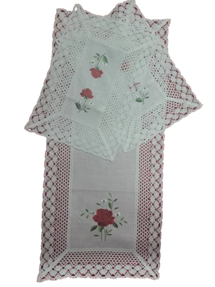 Centro Tavola  Tris Centrini Runner Cotone Misto Lino Bianco Ricamo Rose Rosse - Immagine 3 di 4