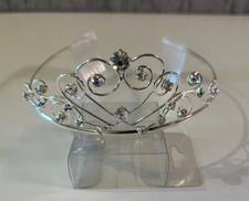 Tiara,  Diadem, Haarreif, glitzernde Strass-Steine und Ornamente mit Haarkamm