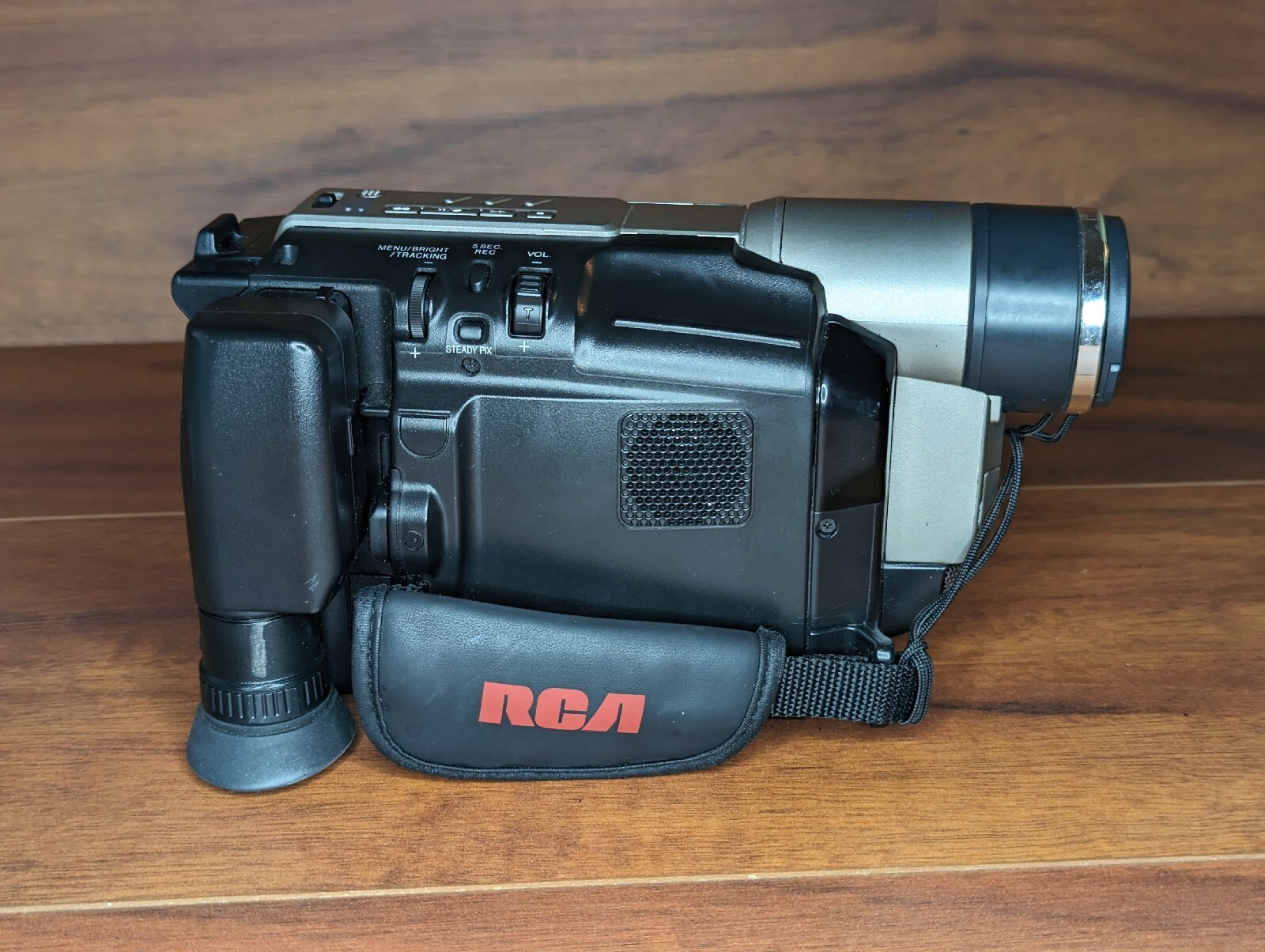 RCA AutoShot CC6364 VHS-C Camcorder Steady Pix Camera 400X Digital Zoom Untested