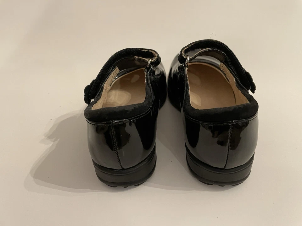 Zapatos de vestir usados en excelente estado Footmates niños pequeños charol negro Mary Janes talla 8,5 W Foto 2 de 4