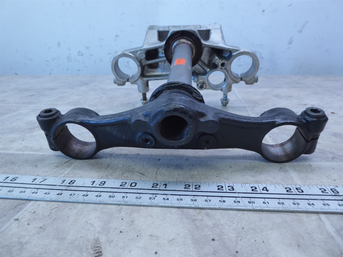 1984 Honda VT700 Shadow H1629-2) triple tree steering stem clamp