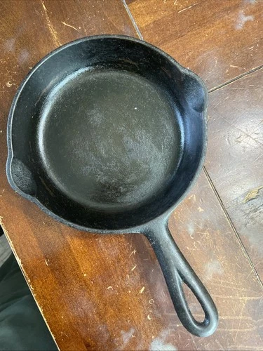 Griswold Cast Iron Skillet 6-7 Inches