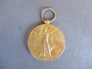 WWI Named BRITISH VICTORY MEDAL to a Gunner in the Royal Artillery