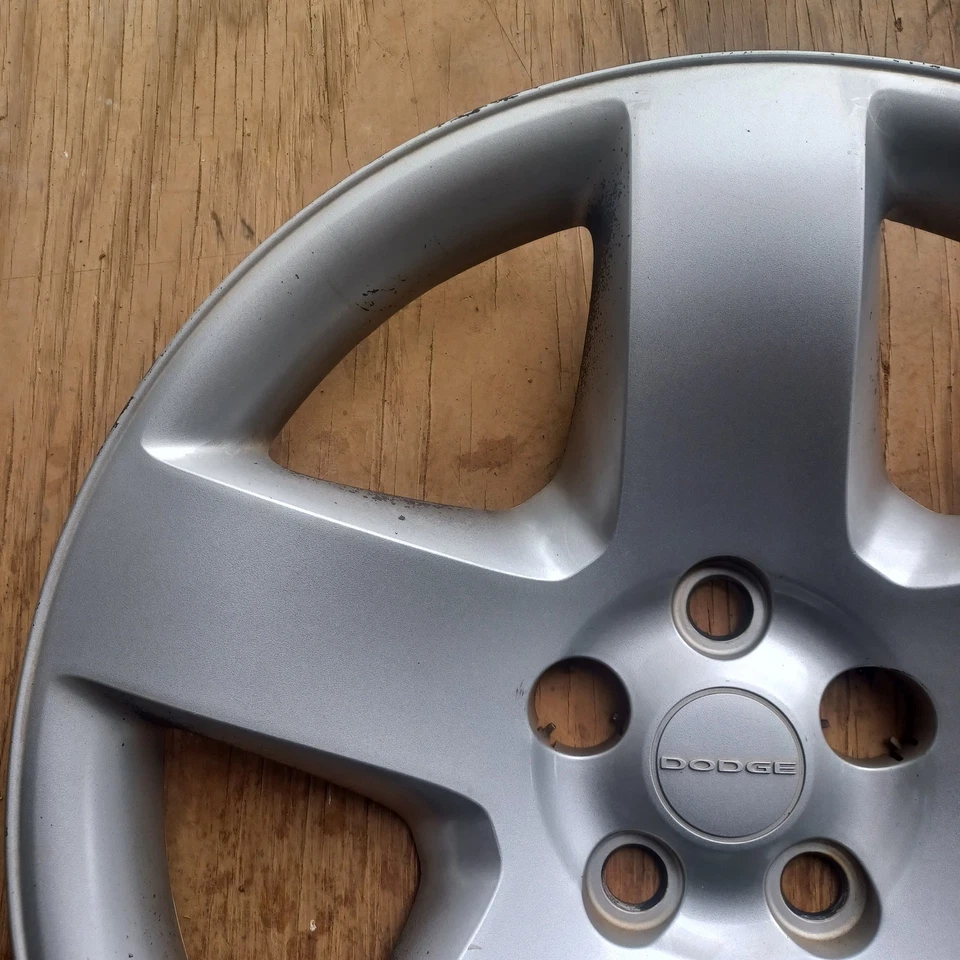 Tapacubos Dodge Charger Magnum 2008-2023 se adapta a rueda de 18" 0ZY74TRMAA, 8037 02 Foto 2 de 4