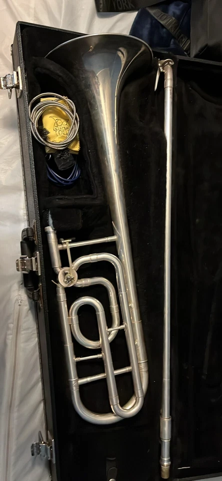Trombone gatilho Conn 66HFS  - Imagem 2 de 3