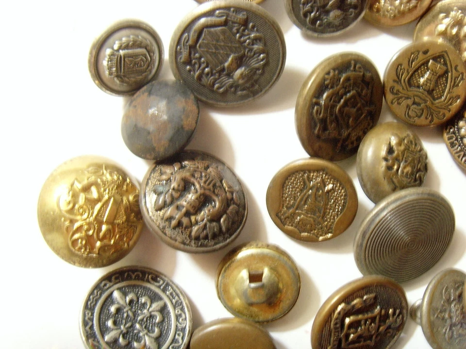 29 vintage antique metal collector buttons lot heraldic uniform etc 52368 - Image 3 of 4