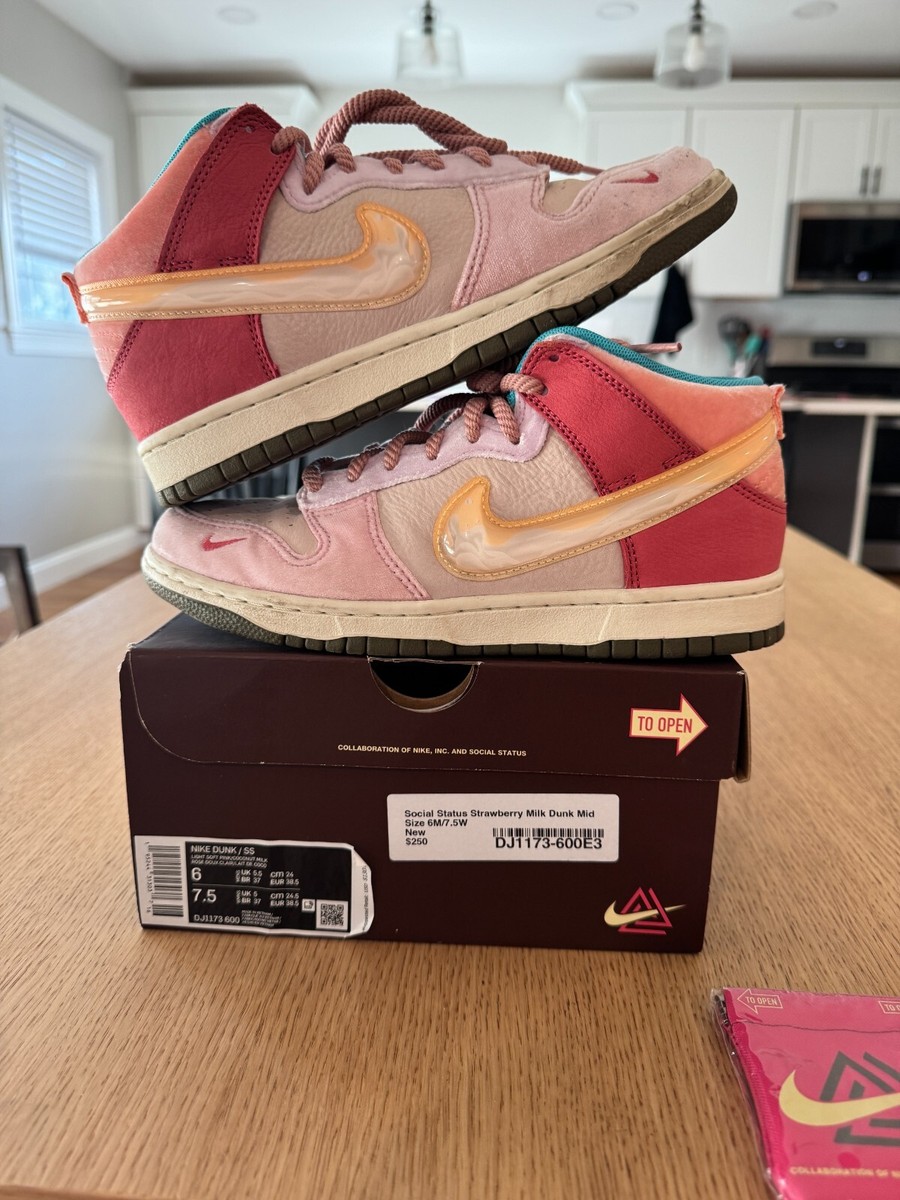 Size Nike Social Status x Dunk Mid Strawberry Milk