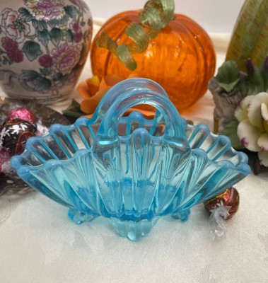 Davidson Pearline Richelieu Blue Opalescent Glass Brideshead Basket Vase Stamped