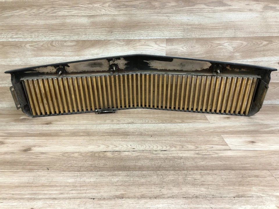 CADILLAC DEVILLE OEM CAPÓ DELANTERO RADIADOR PARRILLA ORO E&G CLÁSICO 1994-1996 Foto 4 de 4