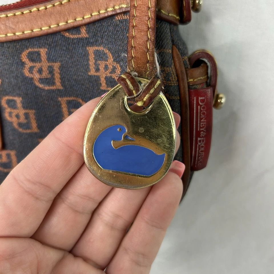 Bolso de hombro pequeño vintage Y2K Dooney and Bourke de mezclilla y cuero *LEER Foto 4 de 4