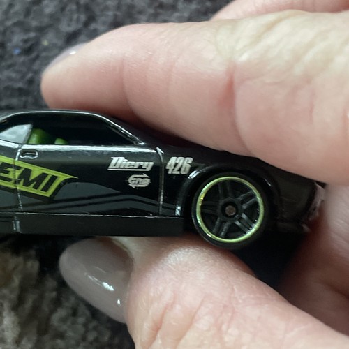Hot Wheels Night-Burnerz Dodge Challenger Drift Car Black/Green w/GL OH5 1:64 NM - Picture 5 of 8