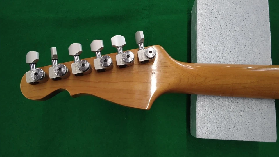 G&L SKYHAWK Used Ash body Maple neck Rosewood fingerboard Natural - Image 3 of 4