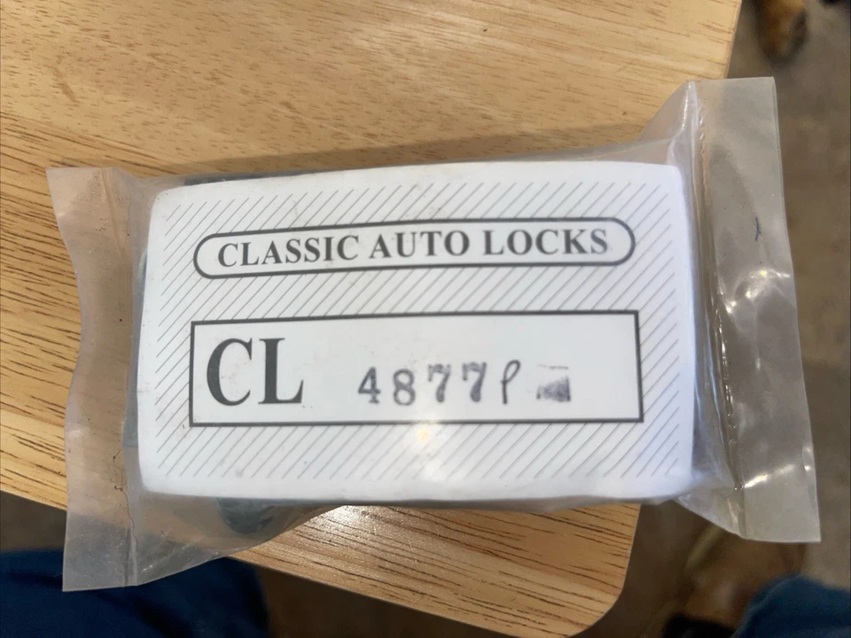 Ford Mustang 1965-1966 Dynacorn CL-4877 Kit de cerradura de puerta y encendido con_llaves NUEVO Foto 2 de 3