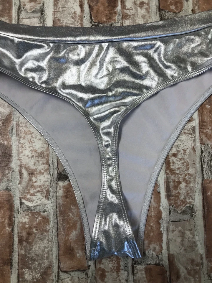 Nuevo sin etiquetas Bikini Lust Metálico Plateado Cintura Alta Tanga Parte Inferior TALLA MEDIANA BRILLANTE Foto 2 de 4