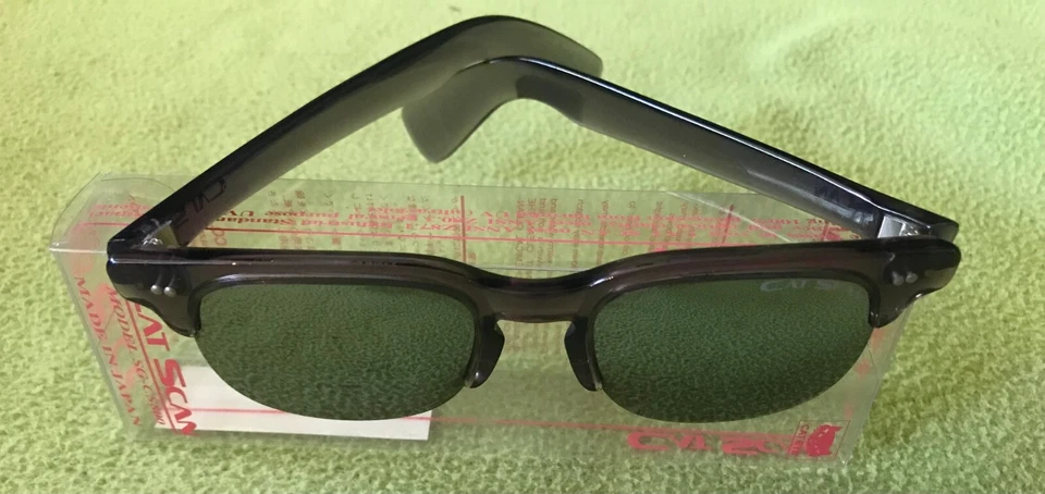 Óculos de sol vintage anos 80 Cat Eye Cat Scan SG-CS800 prata e preto - Imagem 2 de 4