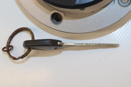 Bouchon de réservoir pour moto SUZUKI 650 BANDIT N 2009 à 2015 - Photo 6/7
