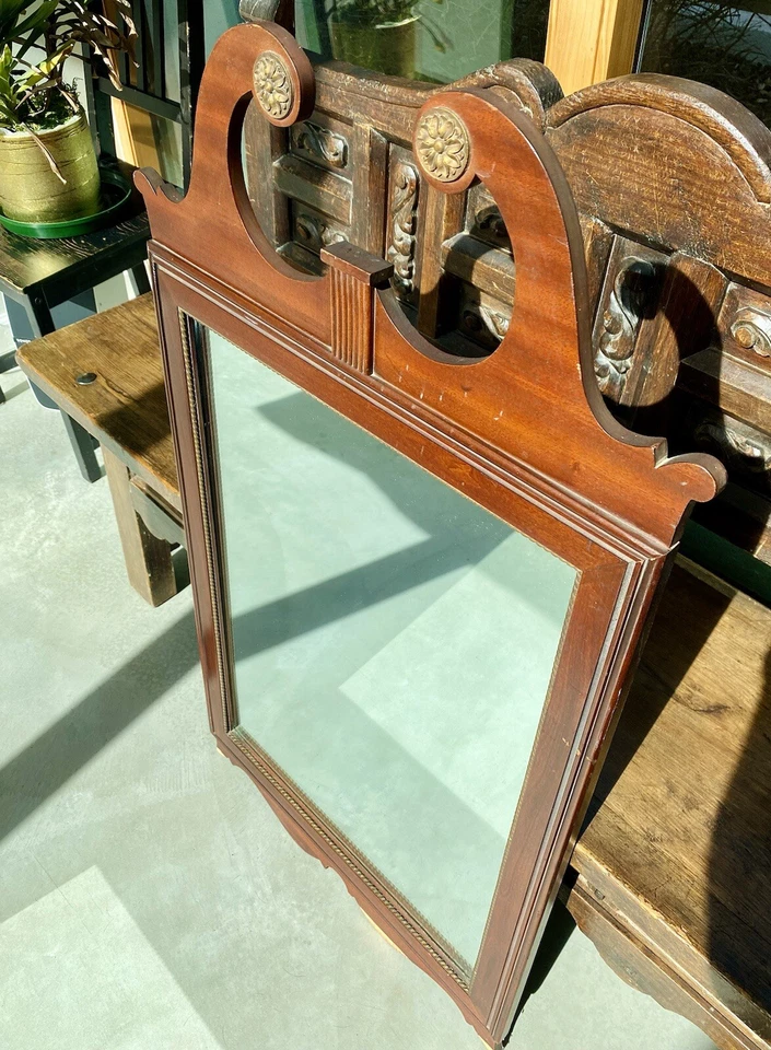 Espejo de pared antiguo estilo georgiano tallado en madera de caoba Foto 2 de 4