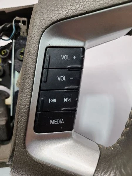 08 Mercury Milan 2008 volante con controles Foto 4 de 4