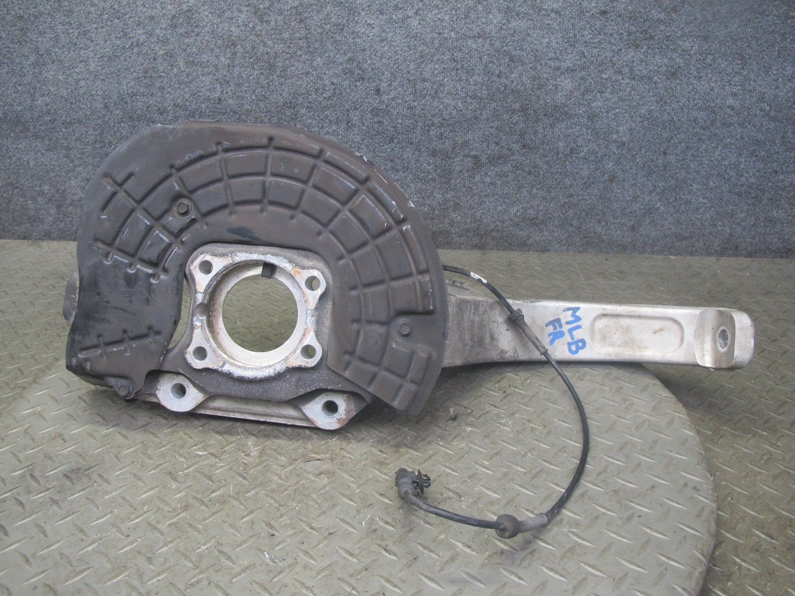 2017-2020 MASERATI LEVANTE M161 AWD FRONT RIGHT PASSENGER SIDE SPINDLE KNUCKLE