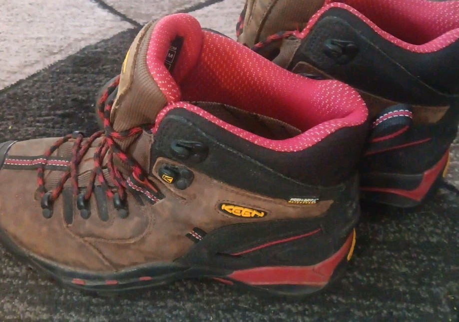 KEEN Stivali da lavoro uomo taglia 8EE in pelle impermeabili con punta di sicurezza.