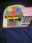 Vintage Fisher Price Little People Parking Ramp Service Center Garage #930