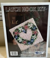 VINTAGE NEW LATCH HOOK KIT P435 HEART WREATH NATIONAL YARN CRAFTS SEALED