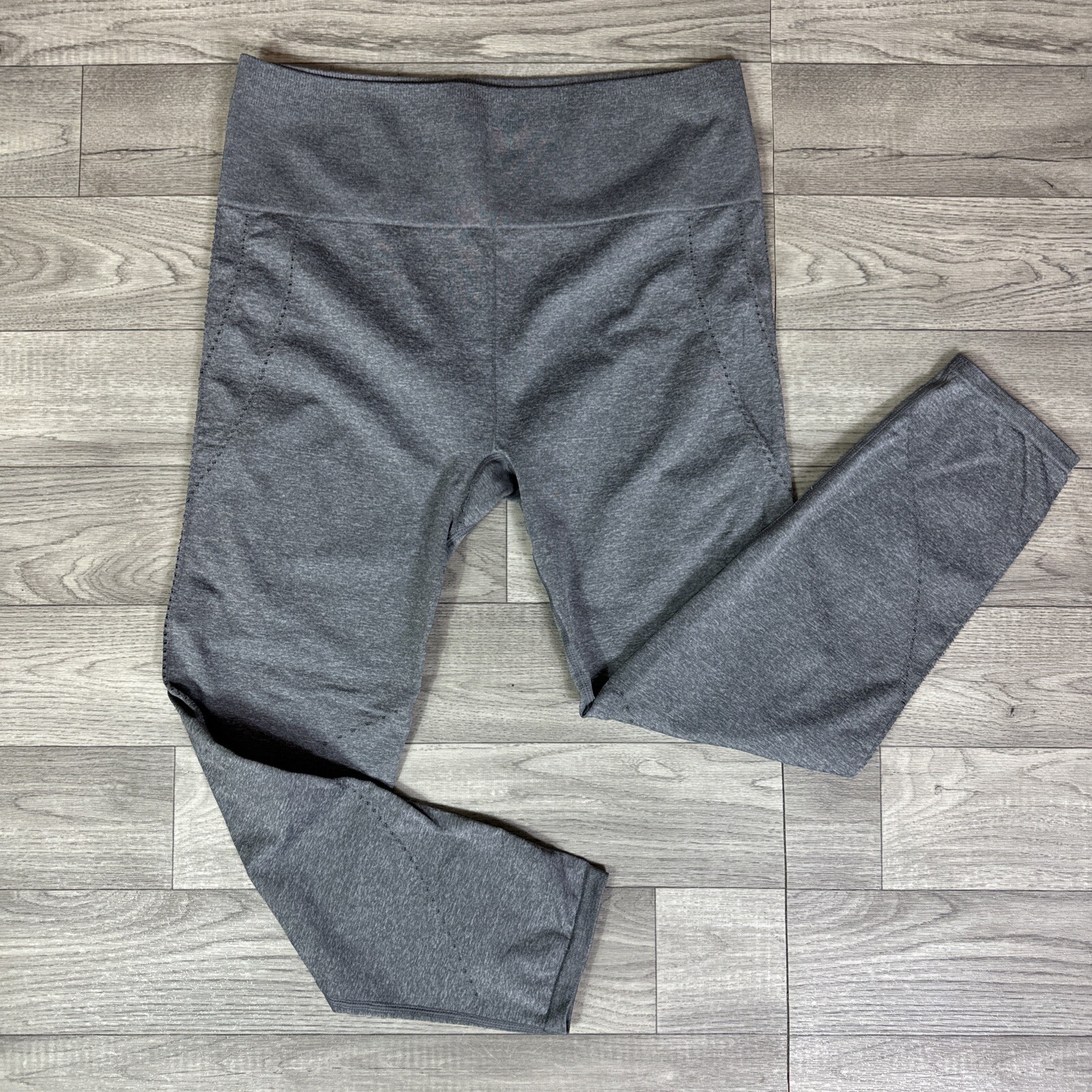 Women's Fabletics High Waisted Seamless Dot Gray Capri Leggings sz L