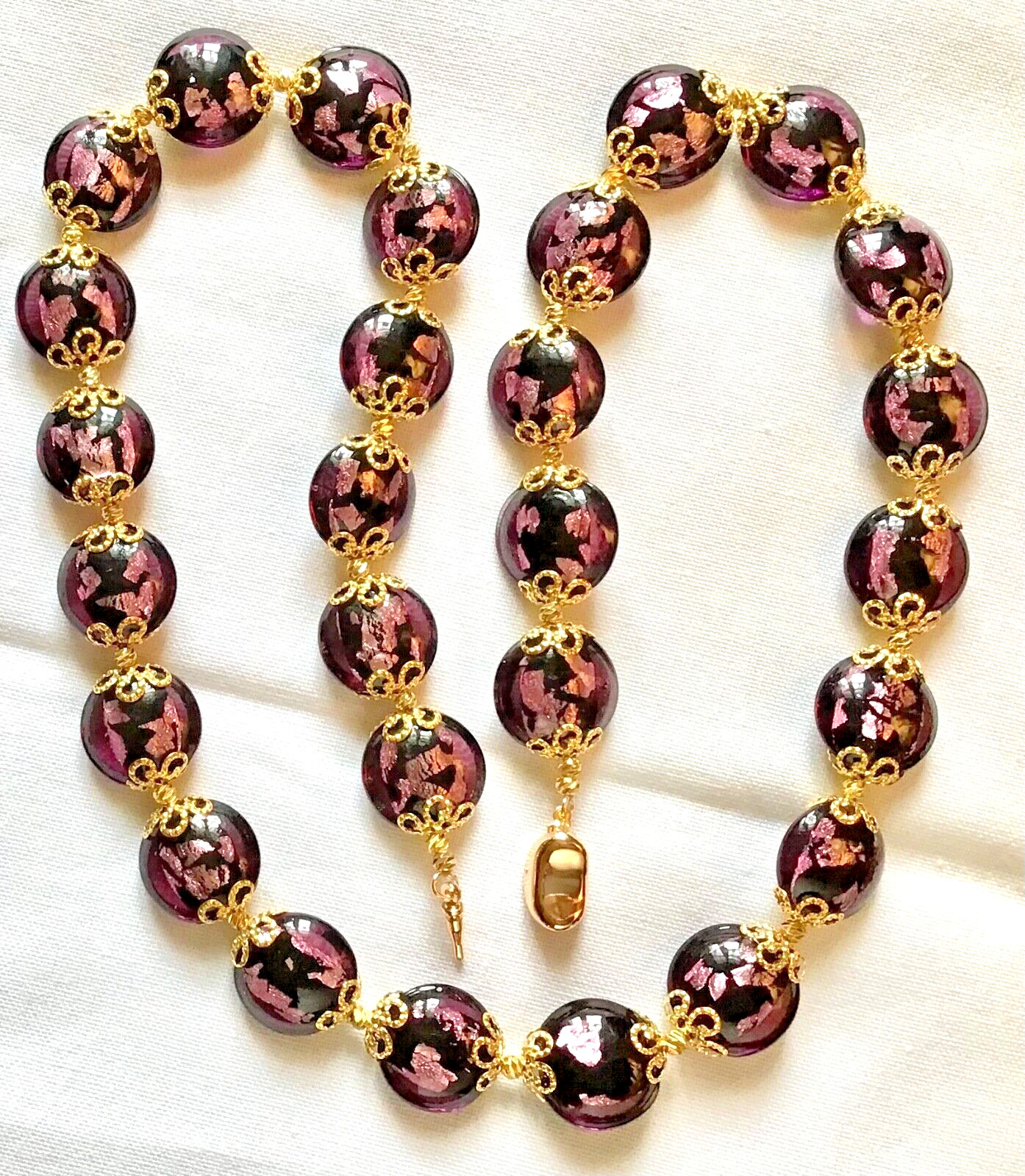 Collier galets Murano rose et violine de haute joaillerie artisanale