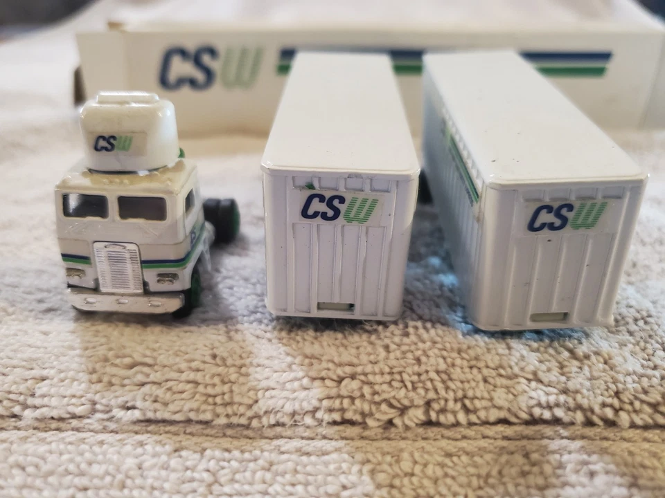 Remolque semirremolque diecast vintage. El remolque es un Con Way Southwest Express Foto 4 de 4