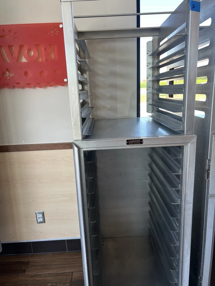 bread cabinet with an open top rack - Image 4 of 4