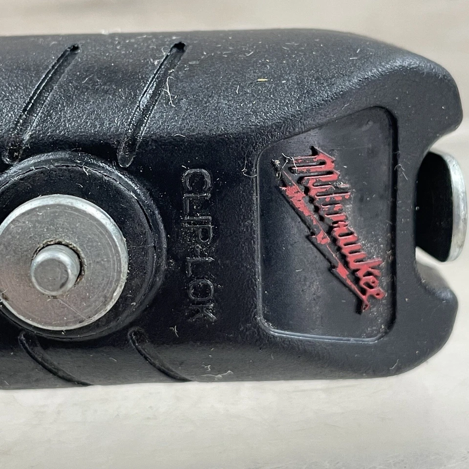 Clipe de cinto Milwaukee Clip-Lok - Imagem 2 de 4