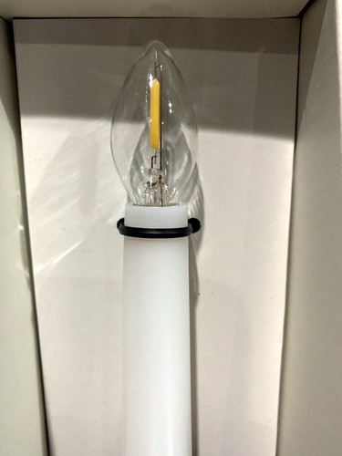 Hearth & and Hand with Magnolia Flameless Window Candle with Wood Base NEW 2024 - Picture 4 of 5