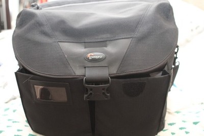 Lowepro camera bag Stealth Reporter D650AW with rain protector