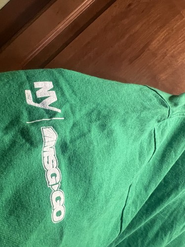 New York Islanders Hockey Luck Of The Irish Men’s Green Shirt Size XL NWOT - Picture 4 of 9