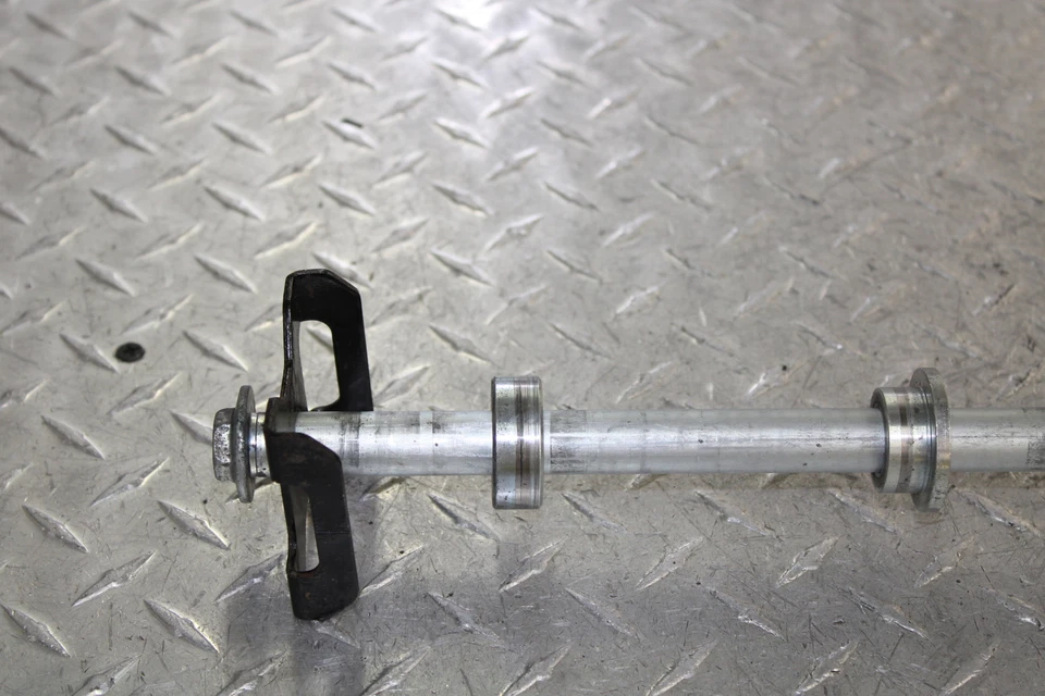 Kawasaki Ninja 500R Ex500D 1998 eje trasero rueda trasera perno eje 41068-1223 Foto 2 de 4