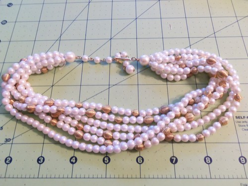 BEAUTIFUL Vintage Multi-Strand PEARL & Textured GOLDtone Accents Necklace 15N251 - Picture 2 of 2