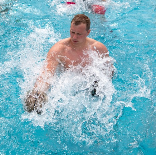 Aqualogix Total Body Pool Fitness Equipment Medium Resistance Smoke Bells/Fins - Picture 7 of 12
