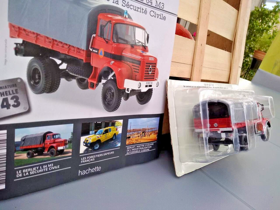 Collection Berliet N°87 le Berliet L 64 4x4 Bâché Sécurité civile avec revue - Photo 3/3