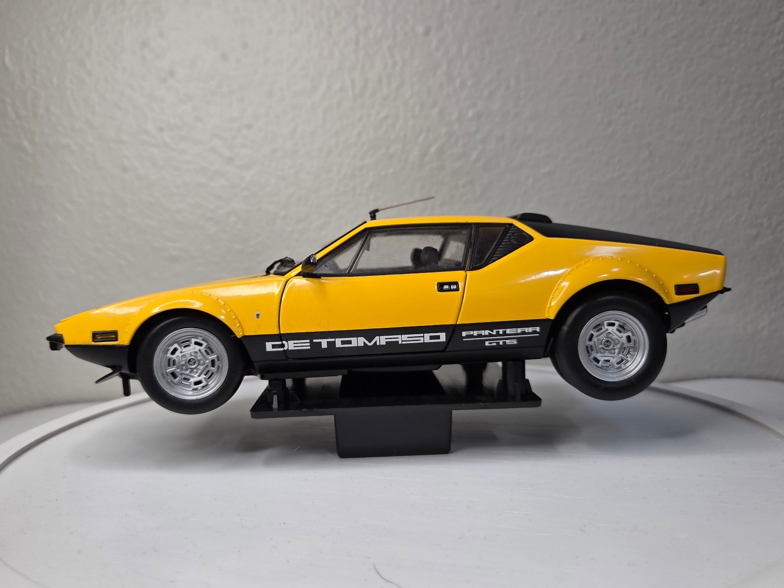 Kyosho De Tomaso Pantera Gts 1973 1:18 08852Y