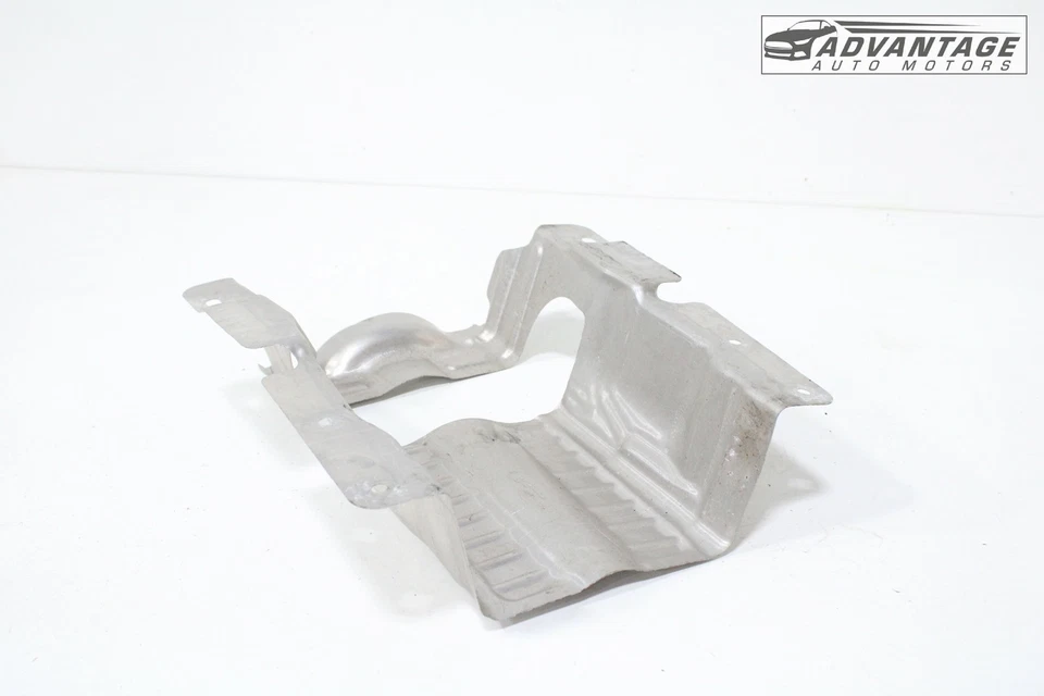 Chevrolet Camaro 2016-2024 escape intermedio debajo de la carrocería escudo térmico OEM Foto 4 de 4